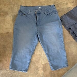 3 pairs of women’s pants for 15$ NAME BRAND